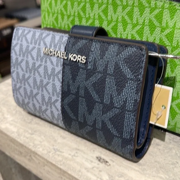 Michael Kors Jet Set Medium Two-Tone Logo Bifold Wallet
Navy Multi 
NWT - Picture 16 of 16